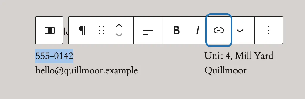 The footer open in the Site Editor, 555-0142 selected, and the Link button outlined in the toolbar above it